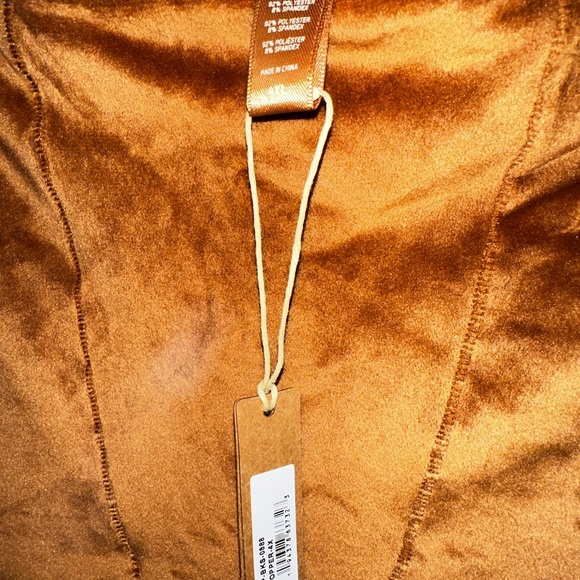 NWT SKIMS Velour Sleepwear Short - Picture 3 of 3